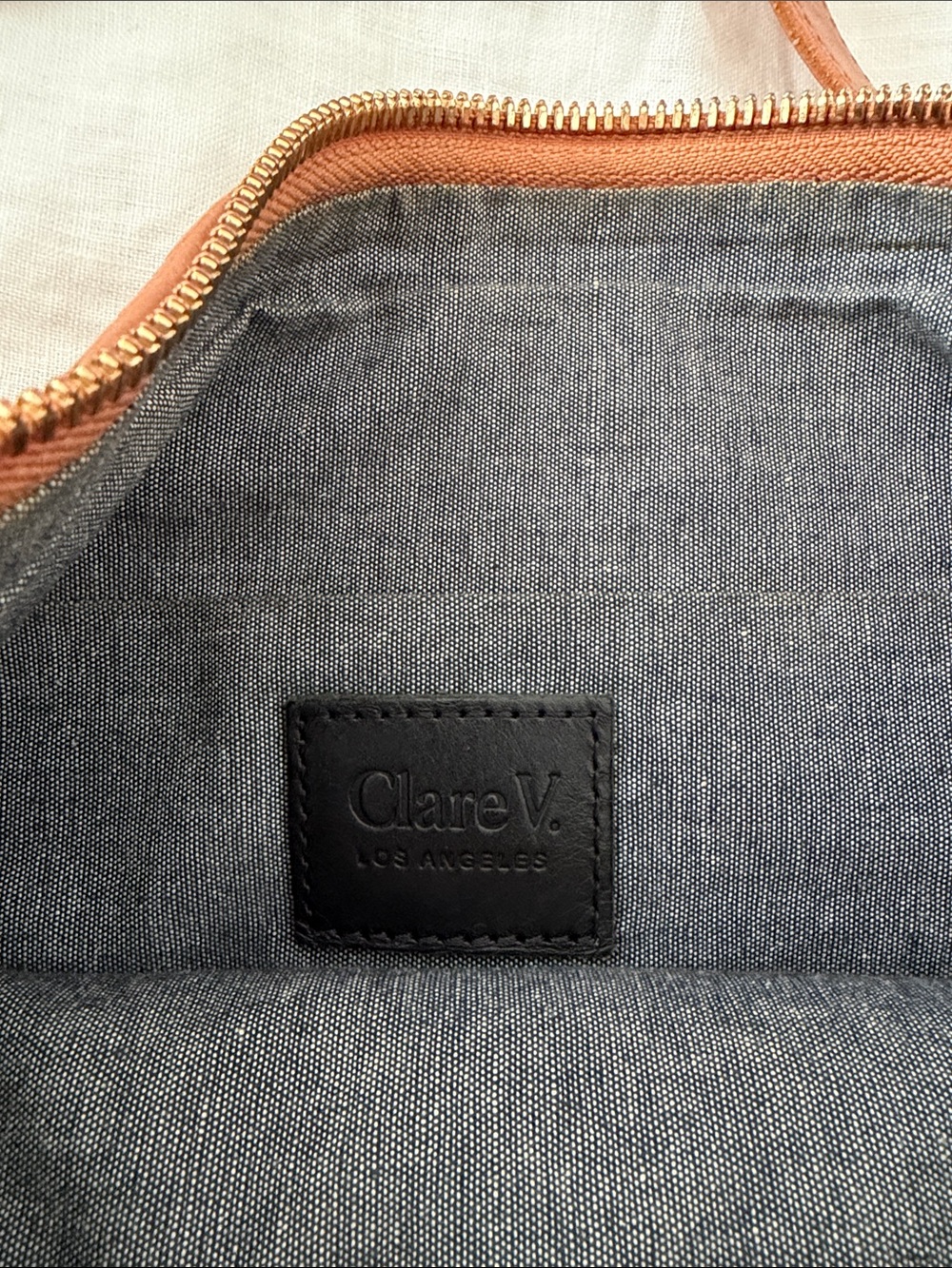 Moyen Messenger Bag - Picture 2 of 2